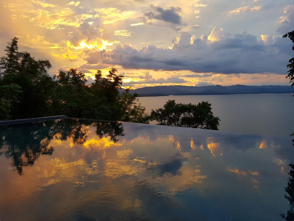 Thawsi Lake Hill Si Sawat Zewnętrze zdjęcie